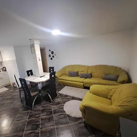 بيت للعطل Tosic