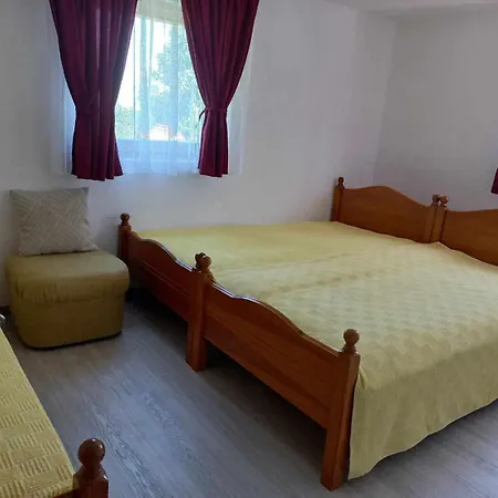 بيت للعطل Tosic