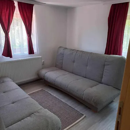 Tosic بيت للعطل